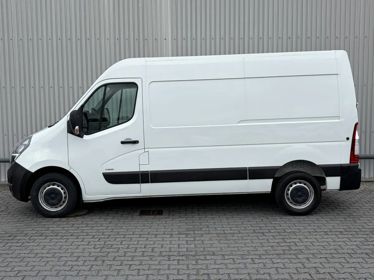 2.3 Turbo L2H1*A/C*CAM*PDC*3-PERS*