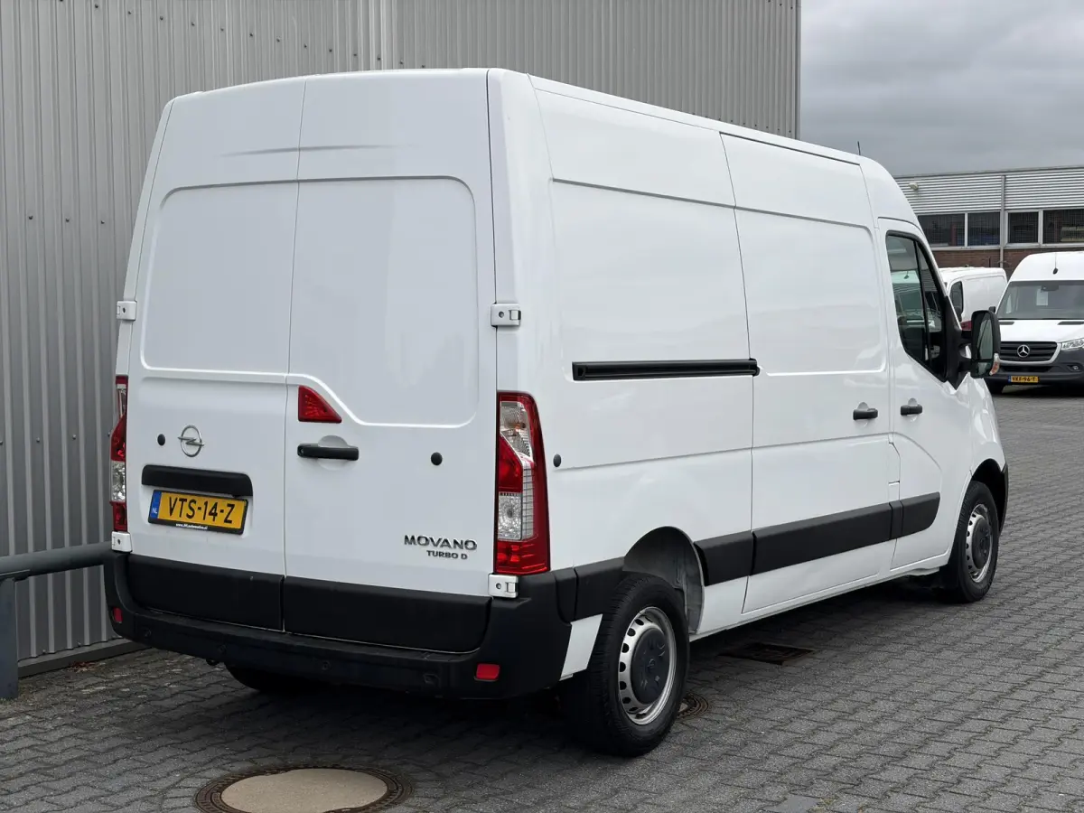 2.3 Turbo L2H1*A/C*CAM*PDC*3-PERS*