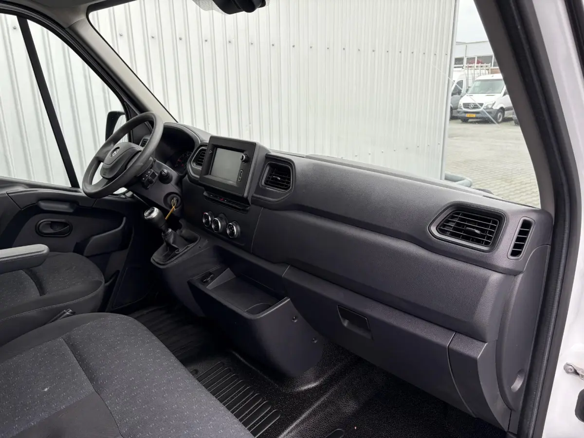 2.3 Turbo L2H1*A/C*CAM*PDC*3-PERS*