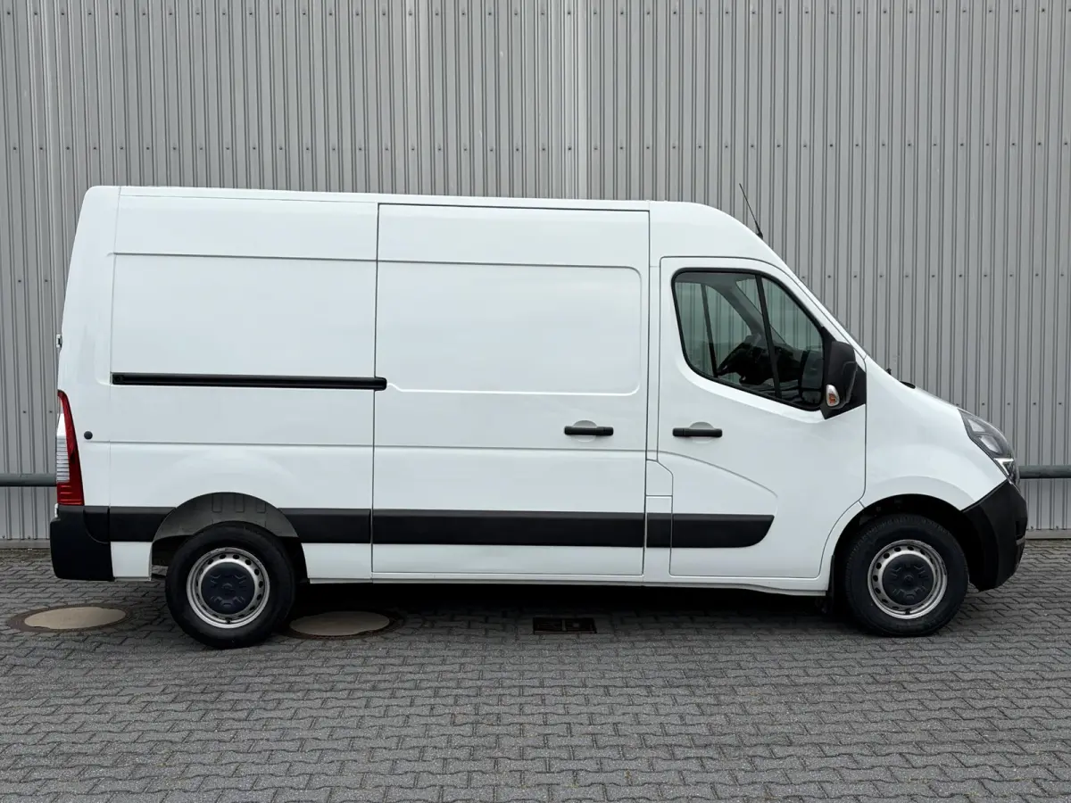 2.3 Turbo L2H1*A/C*CAM*PDC*3-PERS*