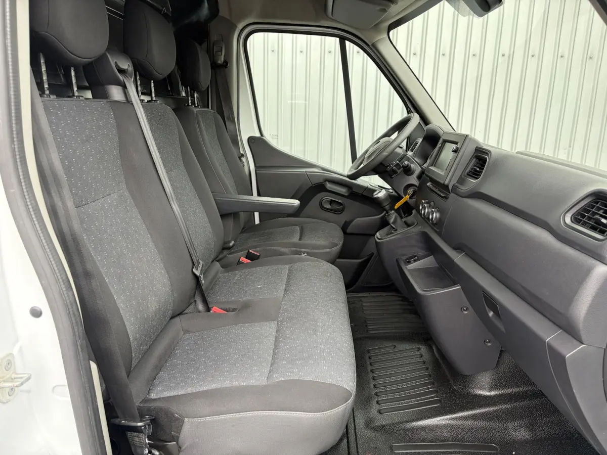 2.3 Turbo L2H1*A/C*CAM*PDC*3-PERS*