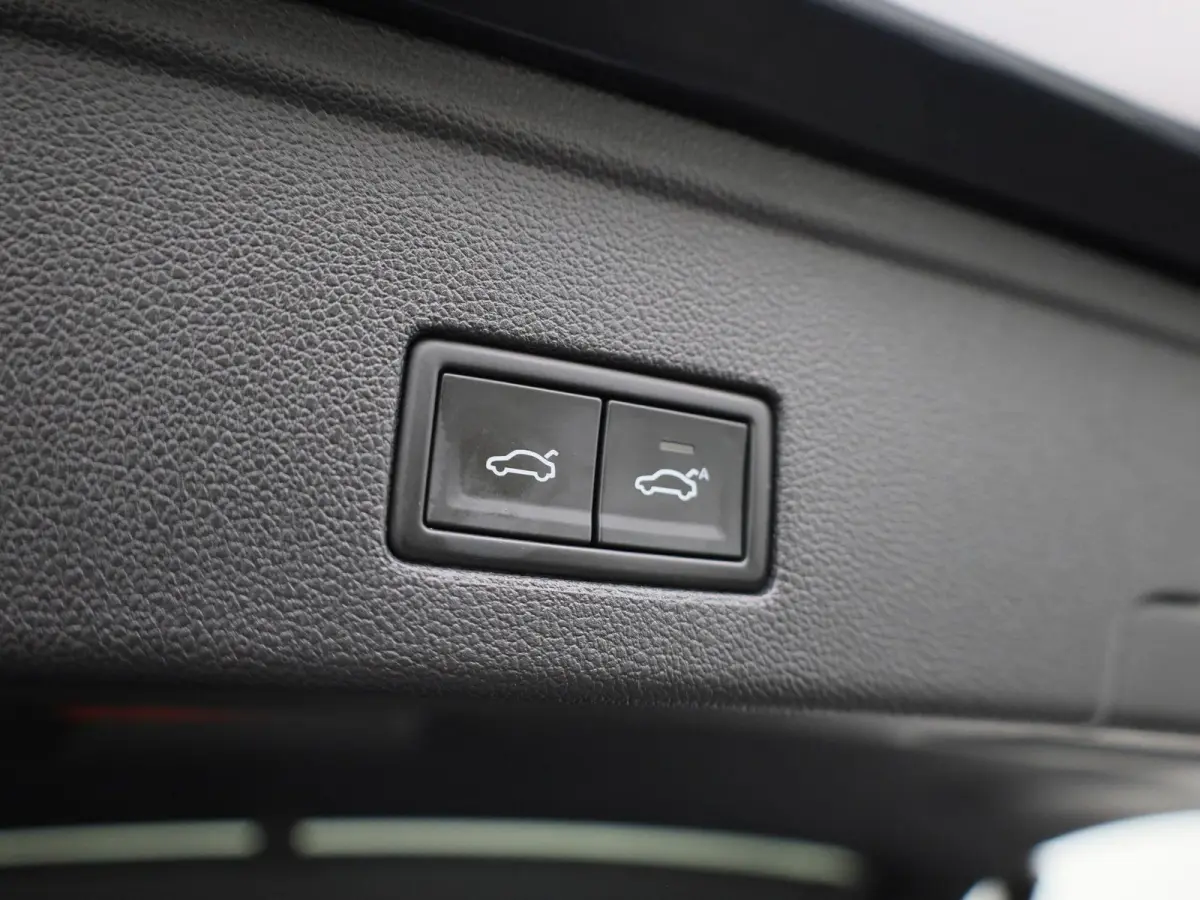 3.0 TSi eHybrid 4MOTION Elegance 381 PK| Dealeronderhouden | Luchtvering | Panoramadak | Leder | Navigatie | 360 Camera | Stoelverwarming