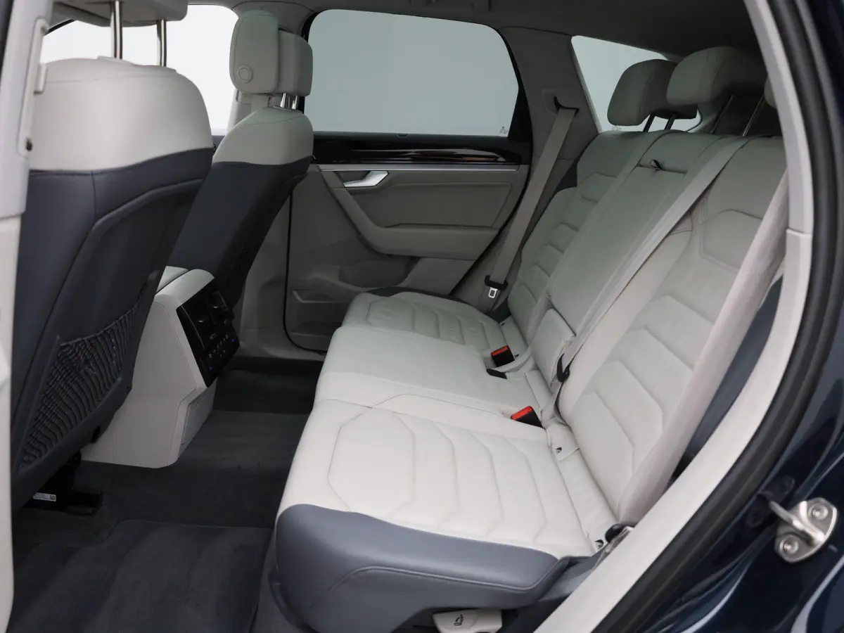 3.0 TSi eHybrid 4MOTION Elegance 381 PK| Dealeronderhouden | Luchtvering | Panoramadak | Leder | Navigatie | 360 Camera | Stoelverwarming
