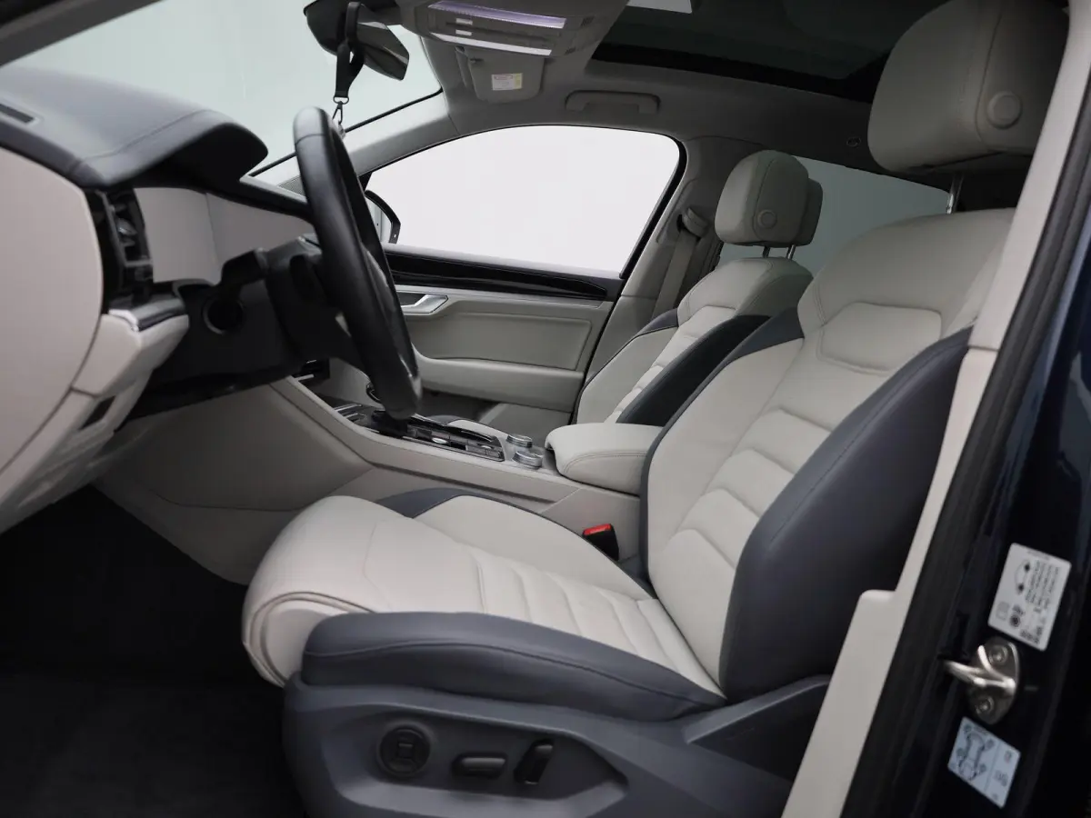 3.0 TSi eHybrid 4MOTION Elegance 381 PK| Dealeronderhouden | Luchtvering | Panoramadak | Leder | Navigatie | 360 Camera | Stoelverwarming