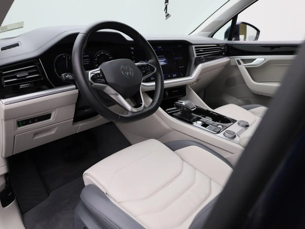 3.0 TSi eHybrid 4MOTION Elegance 381 PK| Dealeronderhouden | Luchtvering | Panoramadak | Leder | Navigatie | 360 Camera | Stoelverwarming