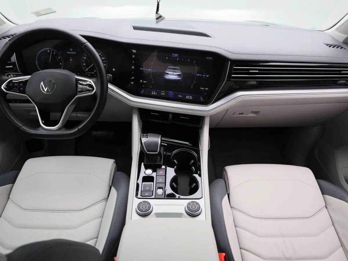 3.0 TSi eHybrid 4MOTION Elegance 381 PK| Dealeronderhouden | Luchtvering | Panoramadak | Leder | Navigatie | 360 Camera | Stoelverwarming