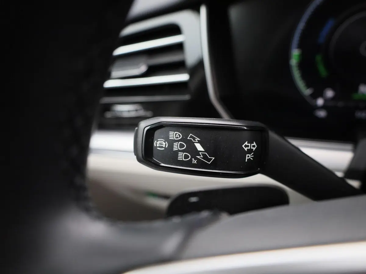 3.0 TSi eHybrid 4MOTION Elegance 381 PK| Dealeronderhouden | Luchtvering | Panoramadak | Leder | Navigatie | 360 Camera | Stoelverwarming