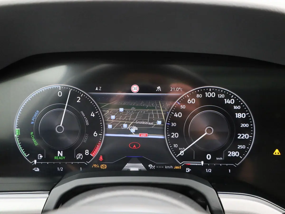 3.0 TSi eHybrid 4MOTION Elegance 381 PK| Dealeronderhouden | Luchtvering | Panoramadak | Leder | Navigatie | 360 Camera | Stoelverwarming