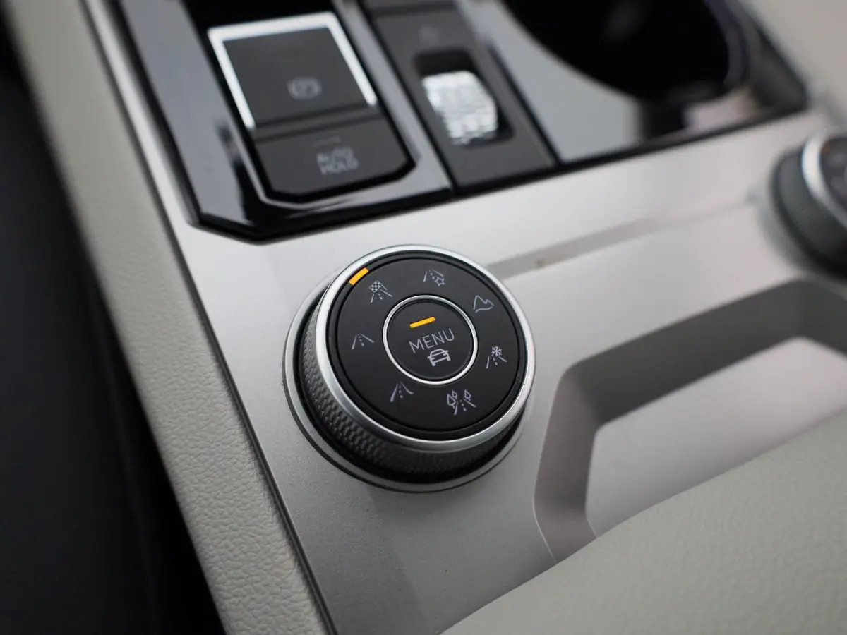 3.0 TSi eHybrid 4MOTION Elegance 381 PK| Dealeronderhouden | Luchtvering | Panoramadak | Leder | Navigatie | 360 Camera | Stoelverwarming