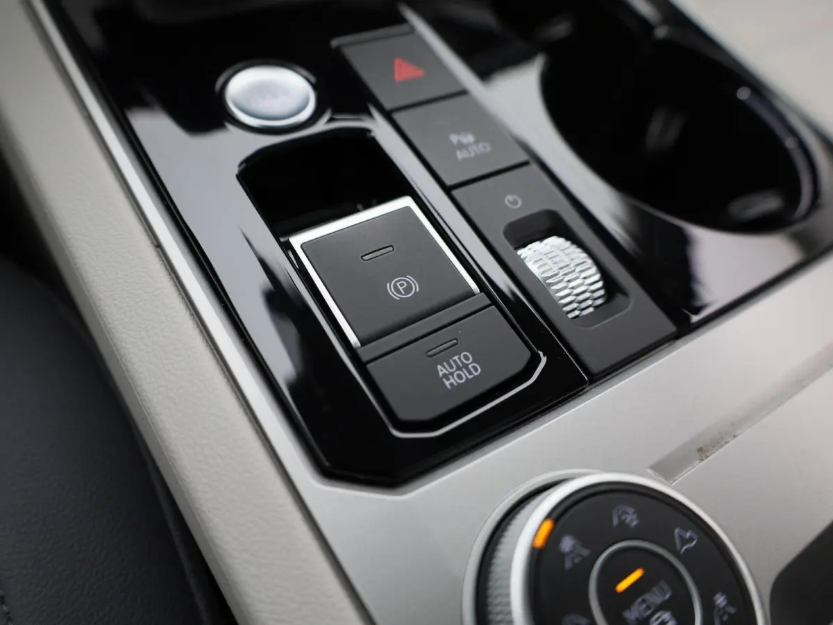 3.0 TSi eHybrid 4MOTION Elegance 381 PK| Dealeronderhouden | Luchtvering | Panoramadak | Leder | Navigatie | 360 Camera | Stoelverwarming