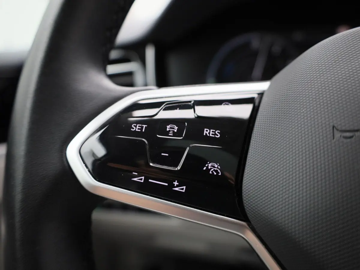 3.0 TSi eHybrid 4MOTION Elegance 381 PK| Dealeronderhouden | Luchtvering | Panoramadak | Leder | Navigatie | 360 Camera | Stoelverwarming