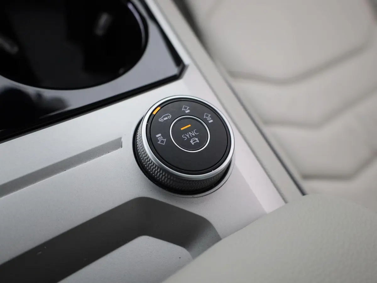 3.0 TSi eHybrid 4MOTION Elegance 381 PK| Dealeronderhouden | Luchtvering | Panoramadak | Leder | Navigatie | 360 Camera | Stoelverwarming