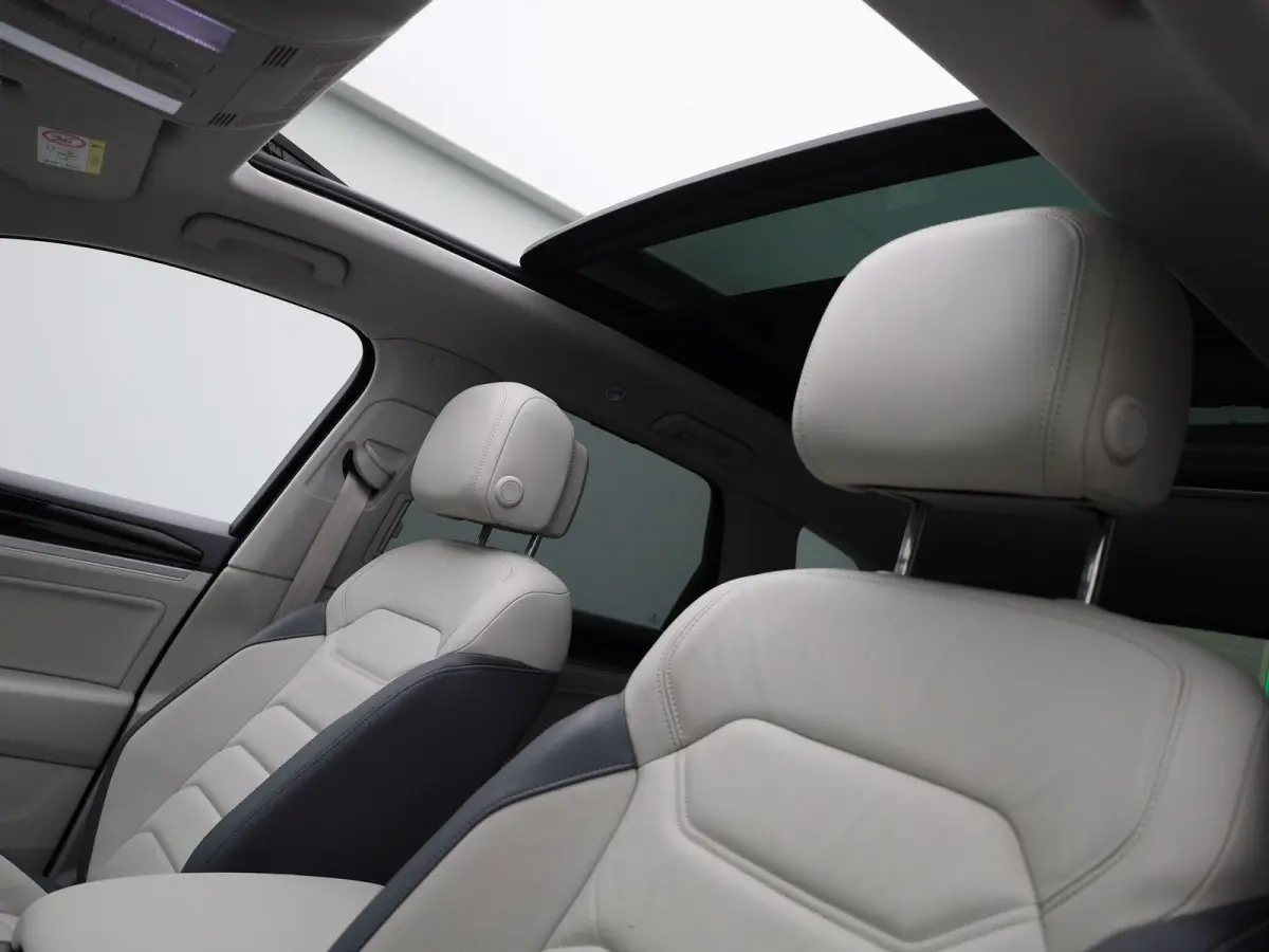3.0 TSi eHybrid 4MOTION Elegance 381 PK| Dealeronderhouden | Luchtvering | Panoramadak | Leder | Navigatie | 360 Camera | Stoelverwarming