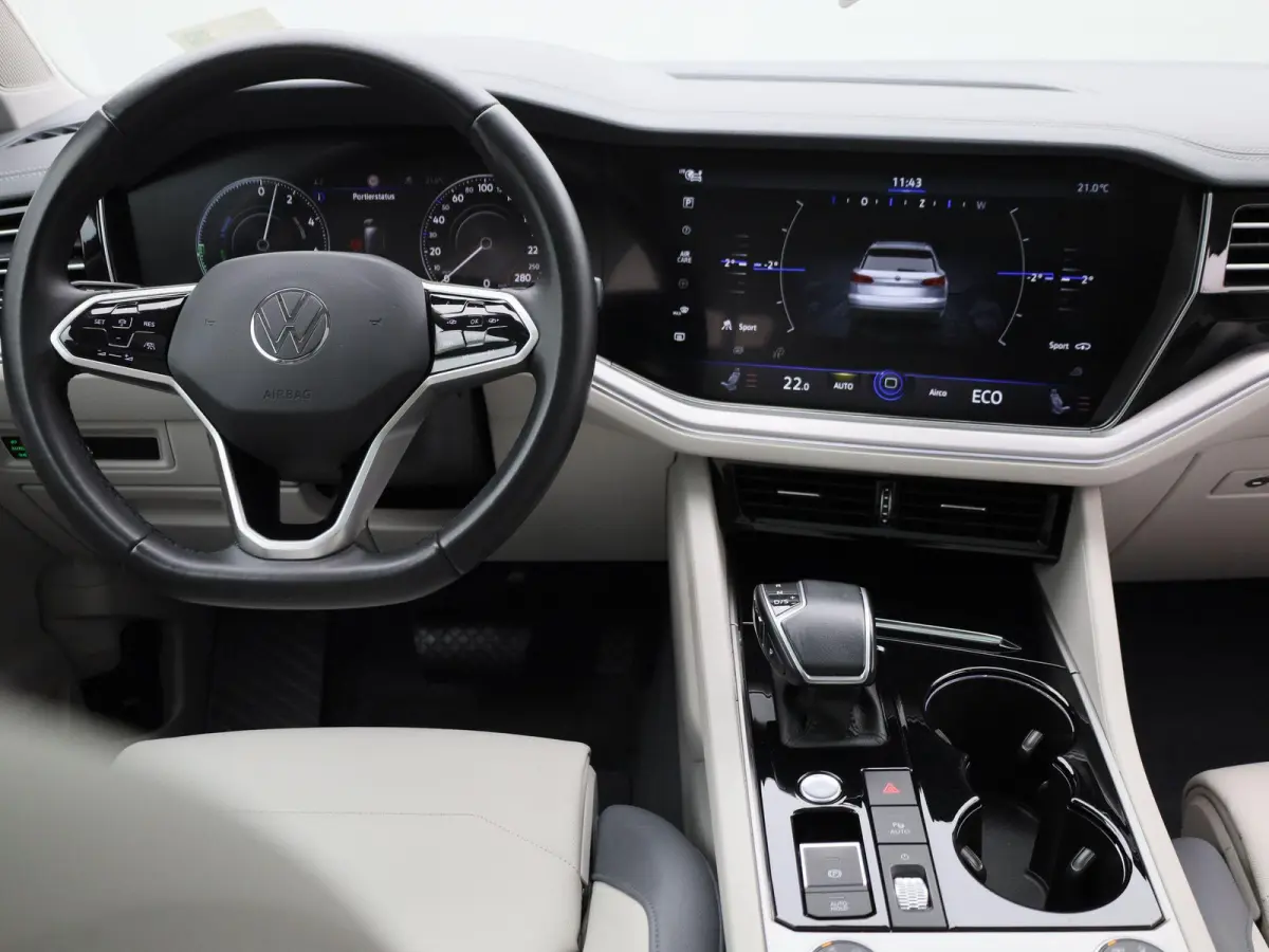 3.0 TSi eHybrid 4MOTION Elegance 381 PK| Dealeronderhouden | Luchtvering | Panoramadak | Leder | Navigatie | 360 Camera | Stoelverwarming