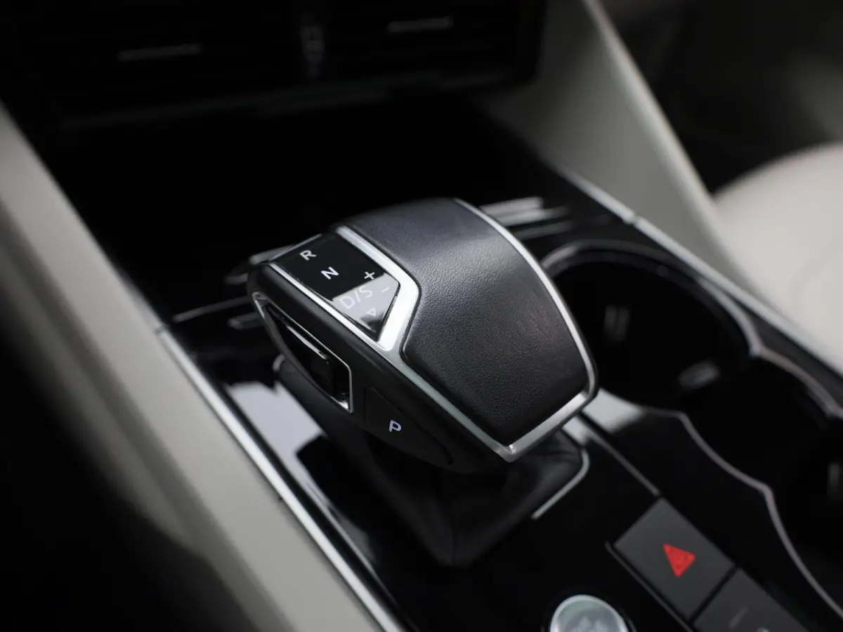 3.0 TSi eHybrid 4MOTION Elegance 381 PK| Dealeronderhouden | Luchtvering | Panoramadak | Leder | Navigatie | 360 Camera | Stoelverwarming