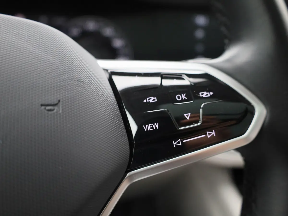 3.0 TSi eHybrid 4MOTION Elegance 381 PK| Dealeronderhouden | Luchtvering | Panoramadak | Leder | Navigatie | 360 Camera | Stoelverwarming