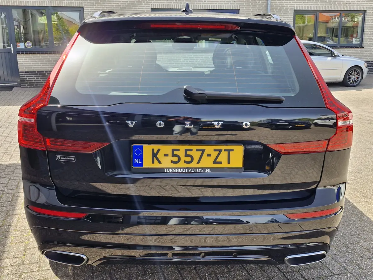 Recharge T6 AWD R-Design ALLE OPTIES luchtvering | Lounge Pack (audio installatie premium, head-up display, parkeersensor voor, rondomzicht camera) en Climate Pro Pack (stuur verwarmd, achte
