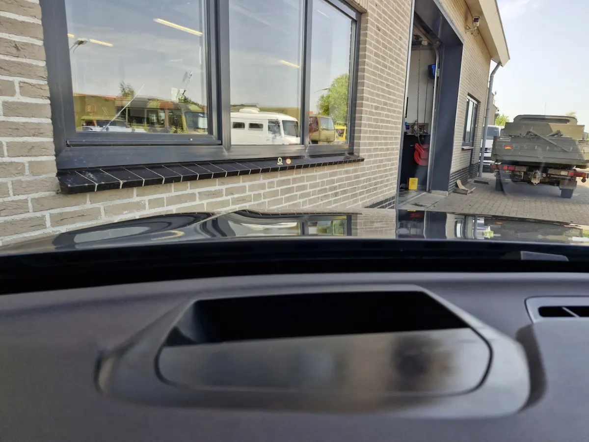 Recharge T6 AWD R-Design ALLE OPTIES luchtvering | Lounge Pack (audio installatie premium, head-up display, parkeersensor voor, rondomzicht camera) en Climate Pro Pack (stuur verwarmd, achte