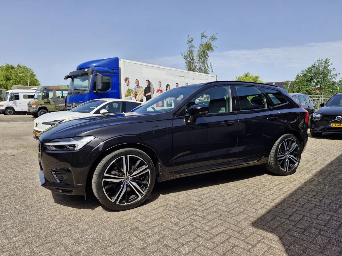 Recharge T6 AWD R-Design ALLE OPTIES luchtvering | Lounge Pack (audio installatie premium, head-up display, parkeersensor voor, rondomzicht camera) en Climate Pro Pack (stuur verwarmd, achte