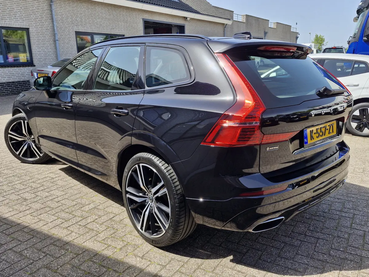 Recharge T6 AWD R-Design ALLE OPTIES luchtvering | Lounge Pack (audio installatie premium, head-up display, parkeersensor voor, rondomzicht camera) en Climate Pro Pack (stuur verwarmd, achte
