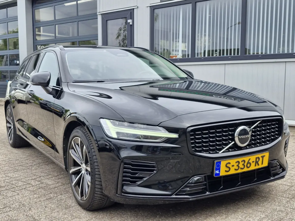 T6 Plug-in hybrid AWD Plus Dark | Apple carplay | Stoel en stuurverwarming | Camera | Enz (SOH) 100 % en Leder-pakket (contourstoelen, hemelbekleding donker, luxe lederen/stof bekleding, spo