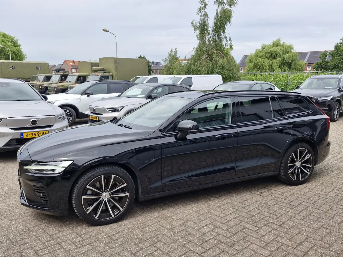 T6 Plug-in hybrid AWD Plus Dark | Apple carplay | Stoel en stuurverwarming | Camera | Enz (SOH) 100 % en Leder-pakket (contourstoelen, hemelbekleding donker, luxe lederen/stof bekleding, spo