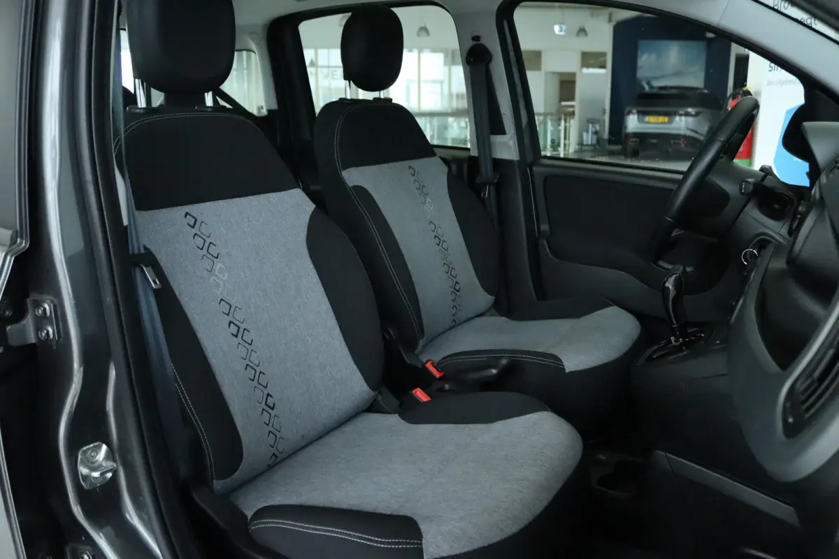 0.9 TwinAir Lounge AUTOMAAT | 1st eigenaar | Airco | Trekhaak | Parkeersensoren | Radio | Elektr. ramen |