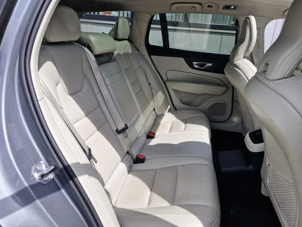 T8 Twin AWD| Full options! | 360 | audio line | Luxury Line (airco separaat achter, elektrisch glazen panorama-dak, head-up display) en Inscription Plus Line (elektrisch verstelbare stoel(en