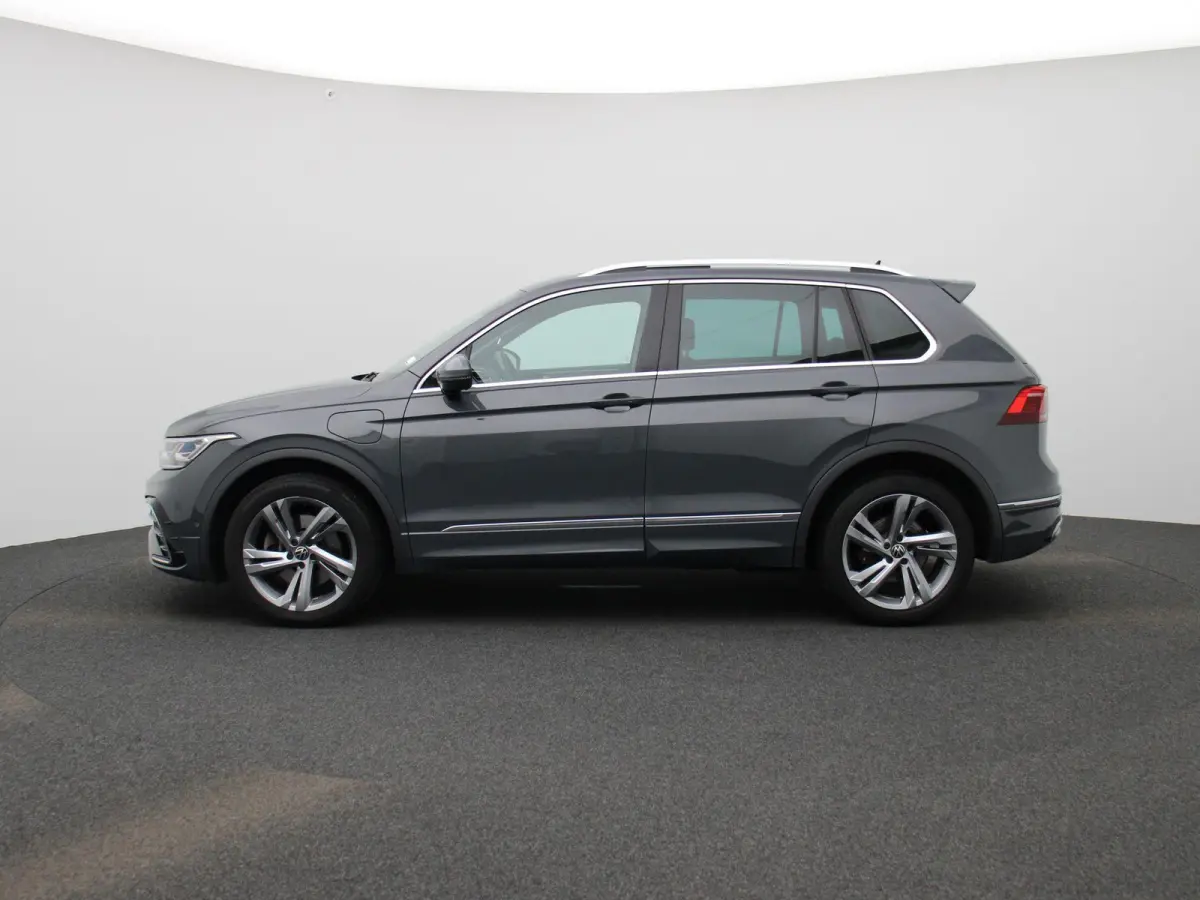 1.4 TSI eHybrid R-Line Business | PANORAMADAK | ACHTERUITRIJCAMERA | APPLE CARPLAY - ANDROID AUTO | ELEKTRISCHE ACHTERKLEP | TREKHAAK | STOELVERWARMING | STUURWIELVERWARMING | KEYLESS | NAVI