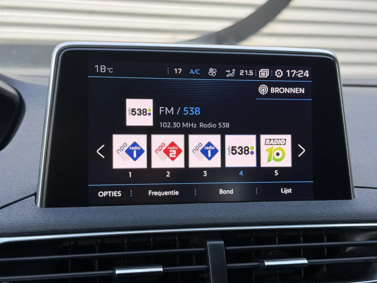 1.2 PureTech Premium 7p. 2e Eigenaar|Camera|Carplay|D-riem vv in 2023|Clima|Cruise|PDC V+A|Trekhaak|N.A.P|APK tot 06-2027