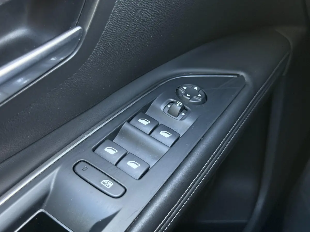 1.2 PureTech Premium 7p. 2e Eigenaar|Camera|Carplay|D-riem vv in 2023|Clima|Cruise|PDC V+A|Trekhaak|N.A.P|APK tot 06-2027