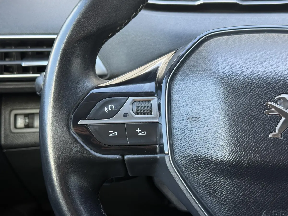 1.2 PureTech Premium 7p. 2e Eigenaar|Camera|Carplay|D-riem vv in 2023|Clima|Cruise|PDC V+A|Trekhaak|N.A.P|APK tot 06-2027