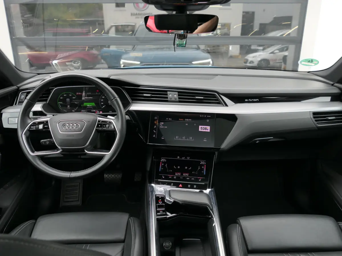 e-tron 55 quattro advanced 95 kWh | 360°-camera | Trekhaak | 21-inch velgen | Apple-/Android Carplay | Elektrische achterklep | Memory | bang & olufsen | Acc |
