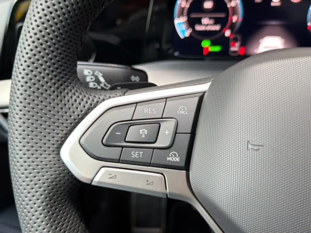 1.5 eTSI R-LINE PANO-DAK/CAMERA/ACC/STOEL+STUURVERW/CARPLAY