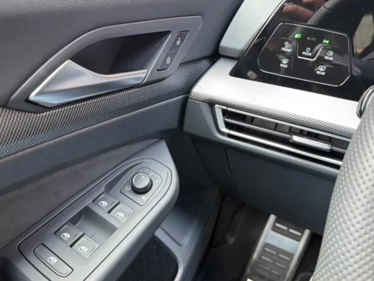 1.5 eTSI R-LINE PANO-DAK/CAMERA/ACC/STOEL+STUURVERW/CARPLAY