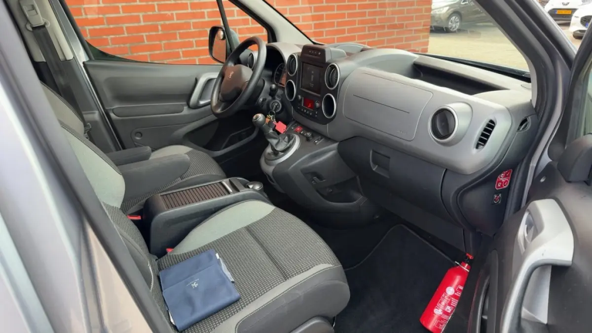 1.2 PureTech 110PK Allure | Trekhaak | Camera | Navigatie | parkeersensoren | Nieuwe Distributieriem | Cruise Control | Climate Control