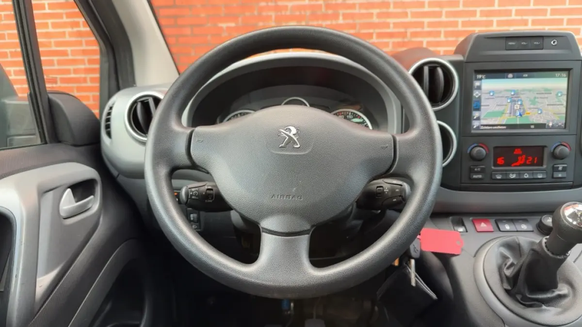 1.2 PureTech 110PK Allure | Trekhaak | Camera | Navigatie | parkeersensoren | Nieuwe Distributieriem | Cruise Control | Climate Control