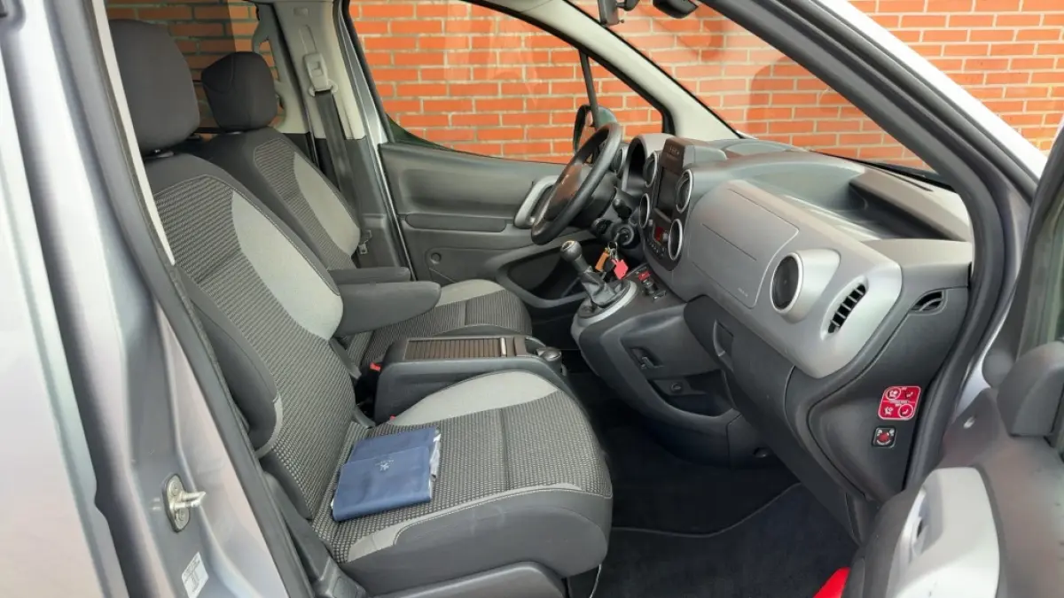 1.2 PureTech 110PK Allure | Trekhaak | Camera | Navigatie | parkeersensoren | Nieuwe Distributieriem | Cruise Control | Climate Control
