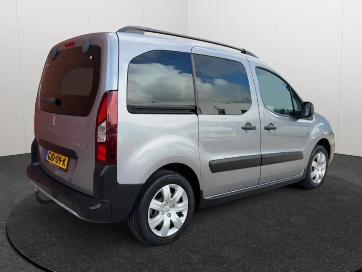1.2 PureTech 110PK Allure | Trekhaak | Camera | Navigatie | parkeersensoren | Nieuwe Distributieriem | Cruise Control | Climate Control