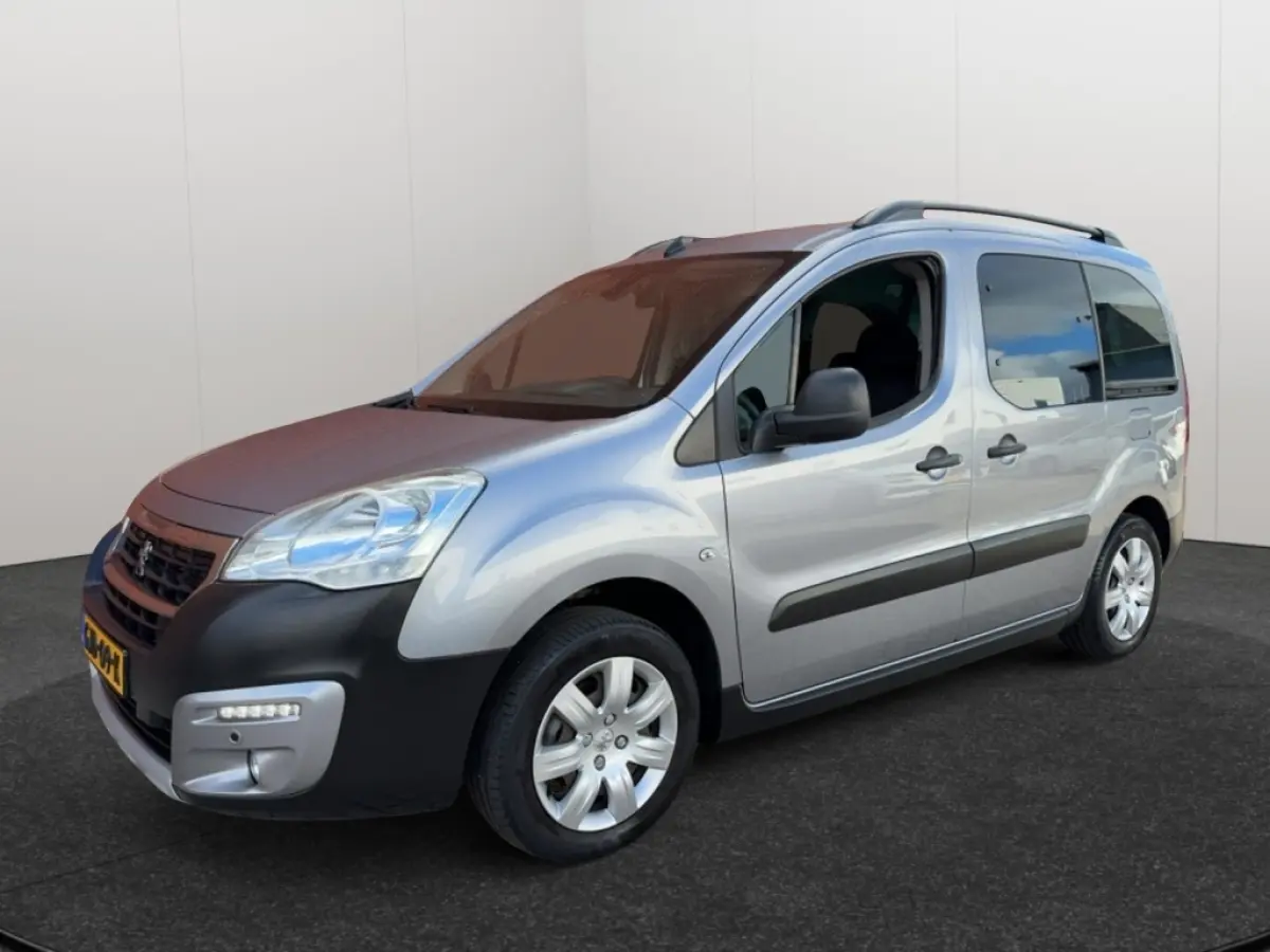 1.2 PureTech 110PK Allure | Trekhaak | Camera | Navigatie | parkeersensoren | Nieuwe Distributieriem | Cruise Control | Climate Control