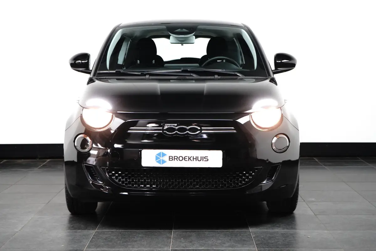 Lim. 3+1 Basis 42 kWh | Achteruitrijcamera | Stoelverw | Parkeersensoren | Apple car Android auto | Cruise contr | Climate contr | DAB | LED | Lane assist