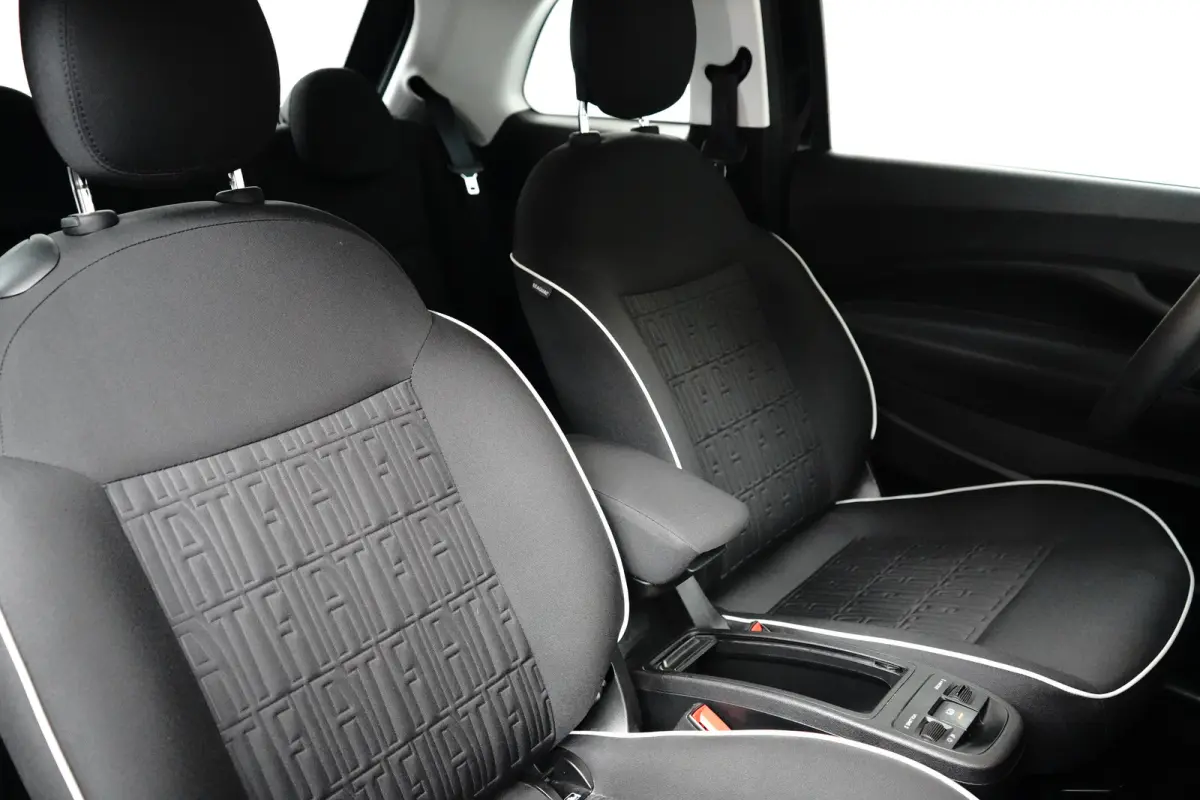 Lim. 3+1 Basis 42 kWh | Achteruitrijcamera | Stoelverw | Parkeersensoren | Apple car Android auto | Cruise contr | Climate contr | DAB | LED | Lane assist