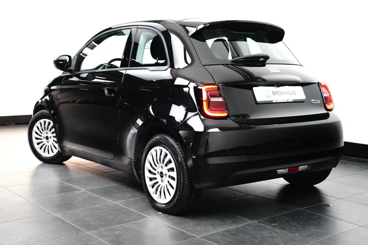 Lim. 3+1 Basis 42 kWh | Achteruitrijcamera | Stoelverw | Parkeersensoren | Apple car Android auto | Cruise contr | Climate contr | DAB | LED | Lane assist