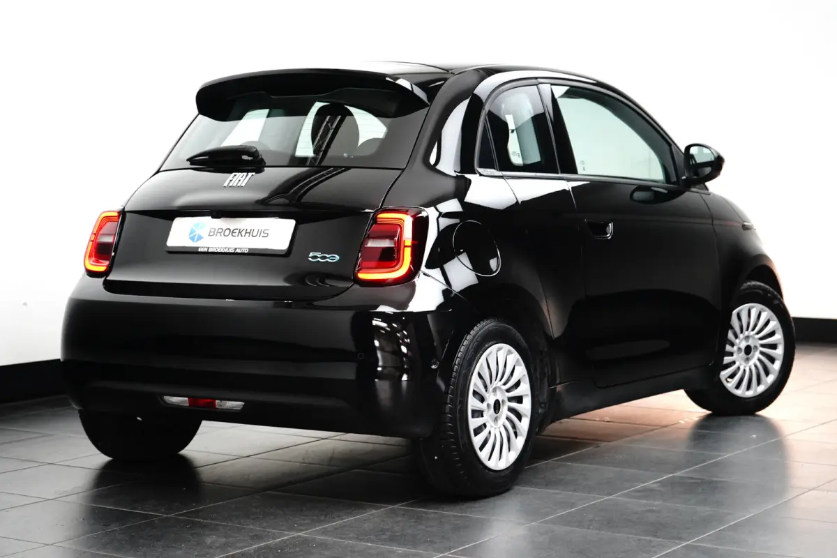 Lim. 3+1 Basis 42 kWh | Achteruitrijcamera | Stoelverw | Parkeersensoren | Apple car Android auto | Cruise contr | Climate contr | DAB | LED | Lane assist