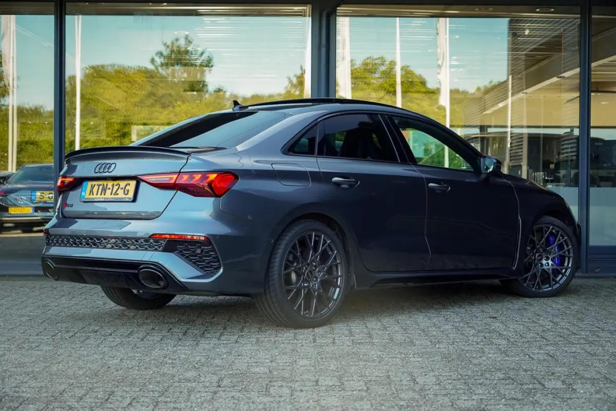 2.5 TFSI quattro / 1 van 300 / Keramisch / Pano / Kuipstoelen / B&O