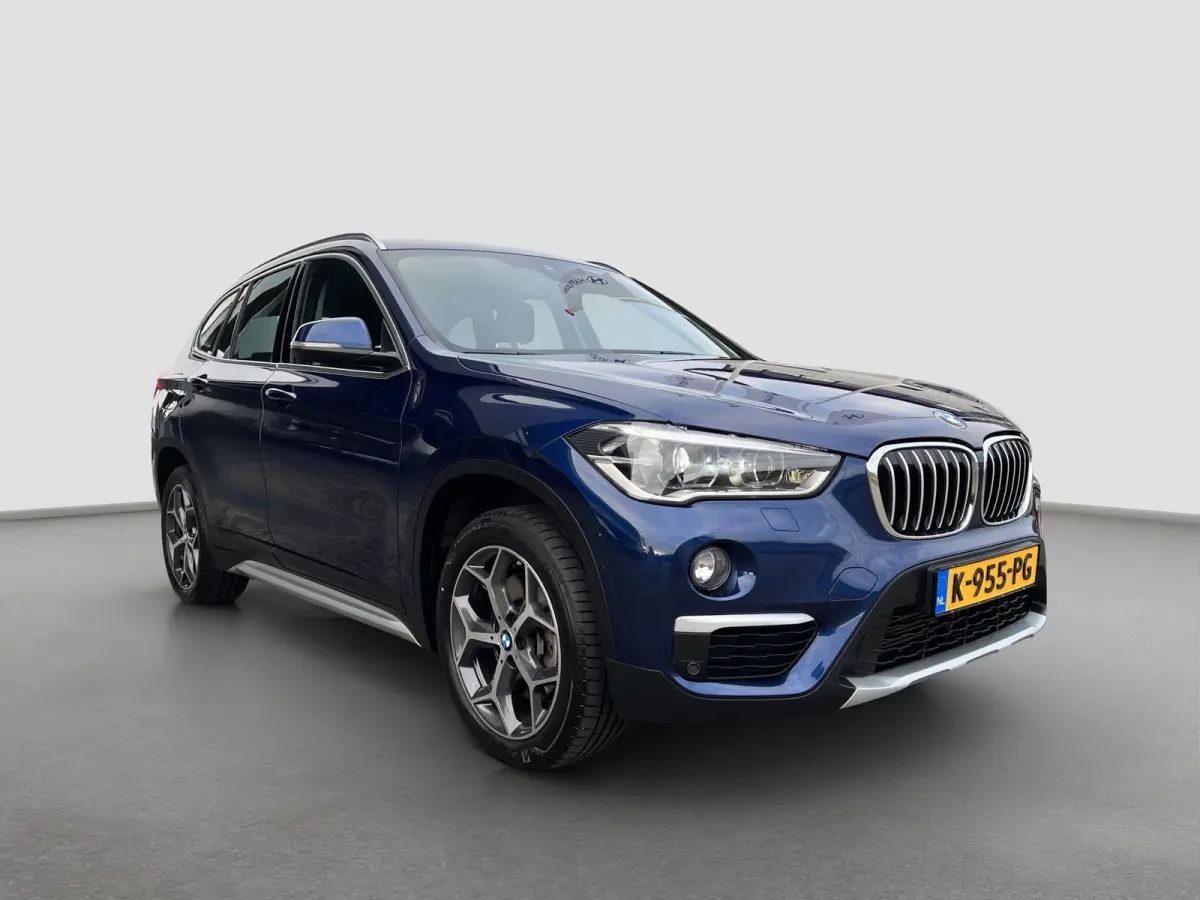 sDrive20i High Executive Automaat | Camera | Lederen bekleding | Parkeersensoren | Cruise controle | 18'' velgen | Elektrische achterklep | LED koplampen | Stoelverwarming | Climate controle