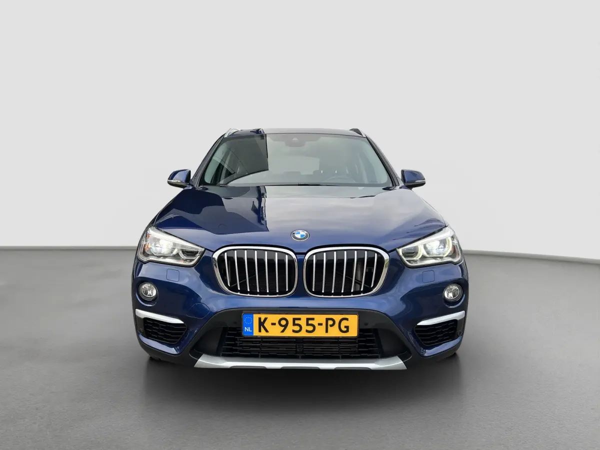 sDrive20i High Executive Automaat | Camera | Lederen bekleding | Parkeersensoren | Cruise controle | 18'' velgen | Elektrische achterklep | LED koplampen | Stoelverwarming | Climate controle
