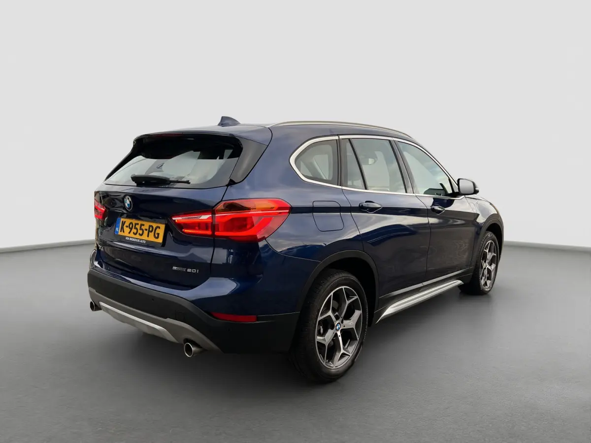 sDrive20i High Executive Automaat | Camera | Lederen bekleding | Parkeersensoren | Cruise controle | 18'' velgen | Elektrische achterklep | LED koplampen | Stoelverwarming | Climate controle