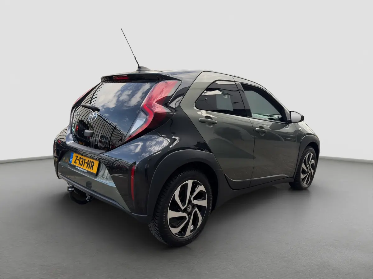 1.0 VVT-i MT Pulse | Trekhaak | Camera | Lichtmetalen velgen | Carplay | Cruise control | Parkeersensoren | Airco