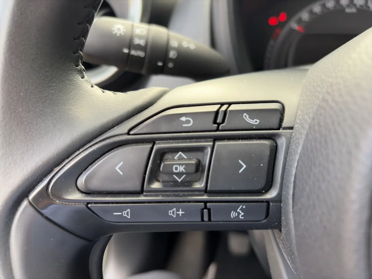 1.0 VVT-i MT Pulse | Trekhaak | Camera | Lichtmetalen velgen | Carplay | Cruise control | Parkeersensoren | Airco